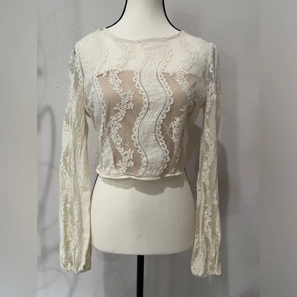 FOREVER 21 Lace Cream Lace Top Size Large
